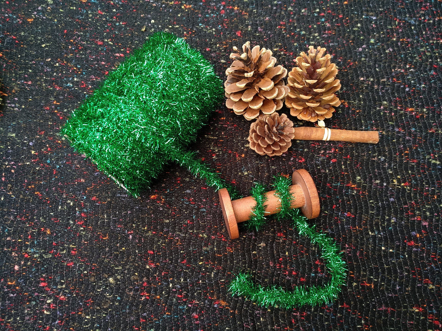 Unwired Metallic Mini Tinsel -0.5in width Fluffy Straggly Ribbon String- For Table top Christmas tree Decoration, Party hat, Gift wrapping