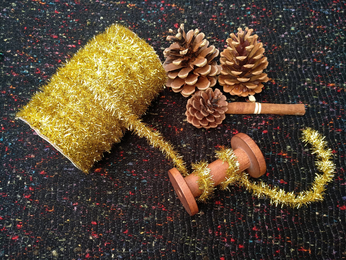Unwired Metallic Mini Tinsel -0.5in width Fluffy Straggly Ribbon String- For Table top Christmas tree Decoration, Party hat, Gift wrapping