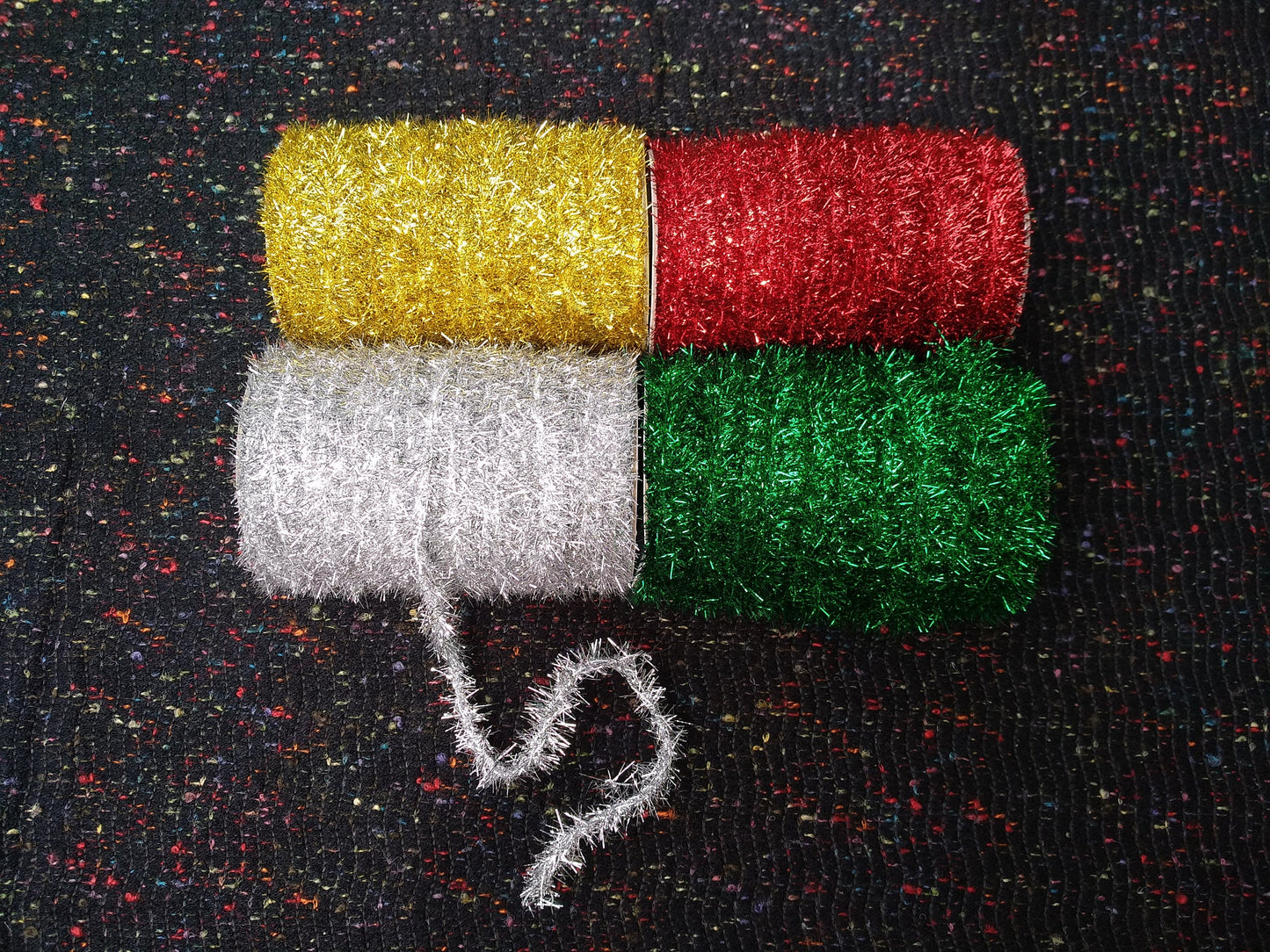 Unwired Metallic Mini Tinsel -0.5in width Fluffy Straggly Ribbon String- For Table top Christmas tree Decoration, Party hat, Gift wrapping