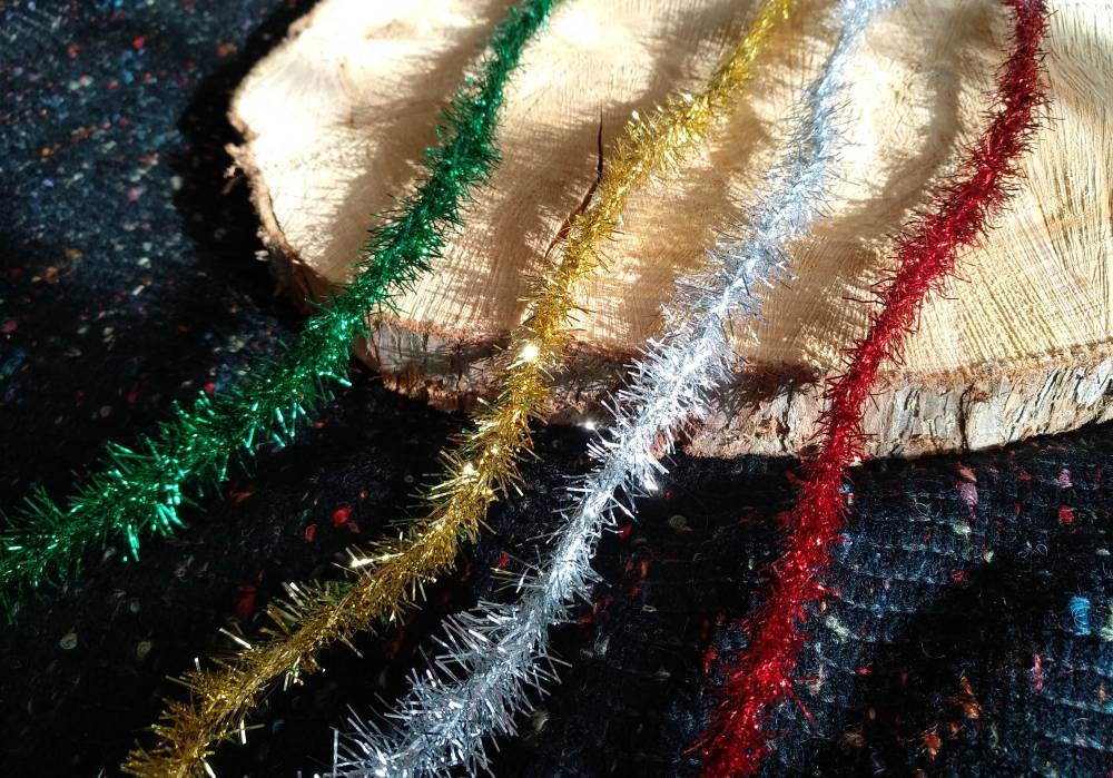 Unwired Metallic Mini Tinsel -0.5in width Fluffy Straggly Ribbon String- For Table top Christmas tree Decoration, Party hat, Gift wrapping