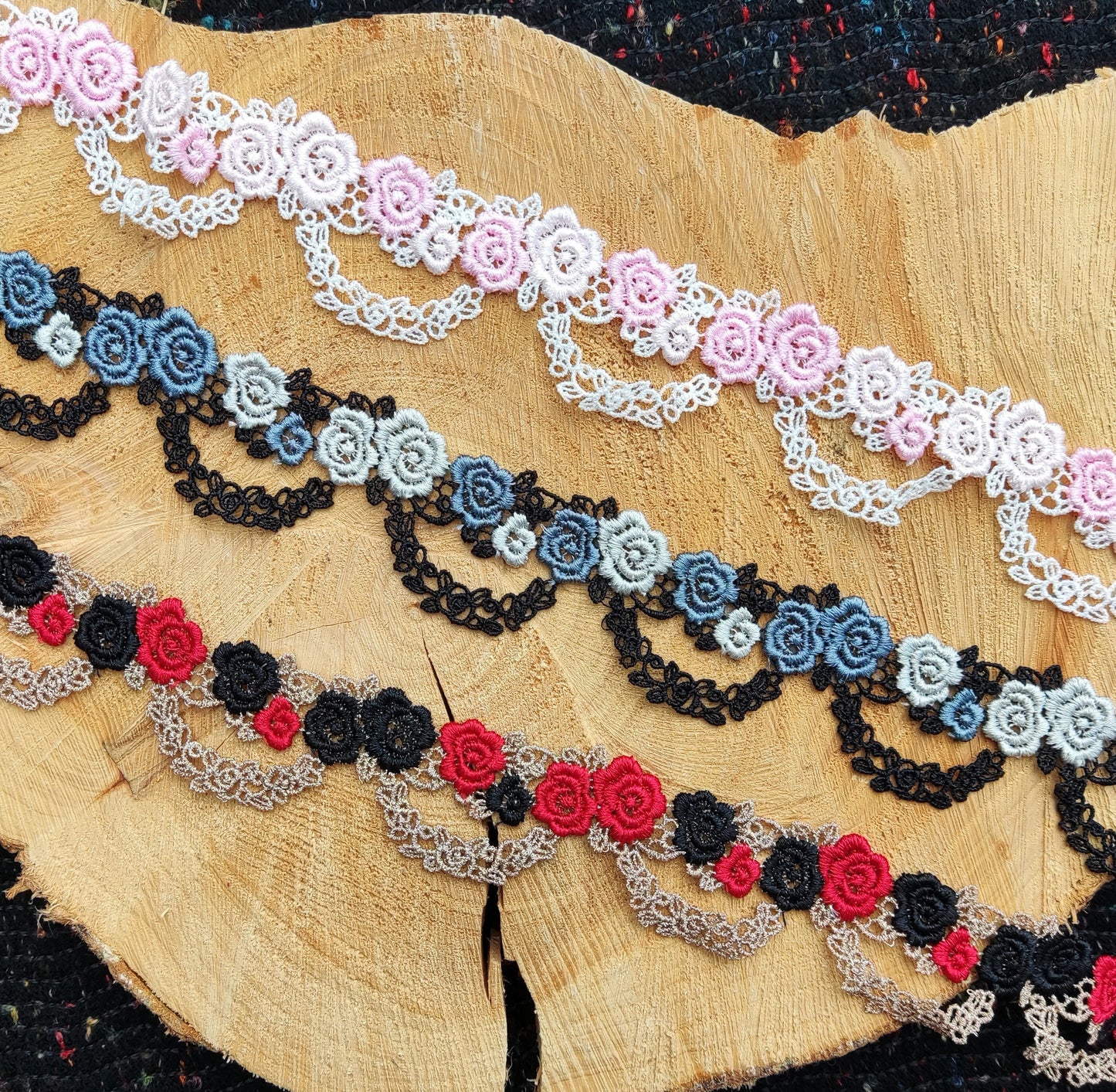 3.5cm Width Rose Flower Chain Embroidered Trim- Delicate Floral Lace Border -Per yard- For Dressmaking, Soft furnishing, Costume decoration