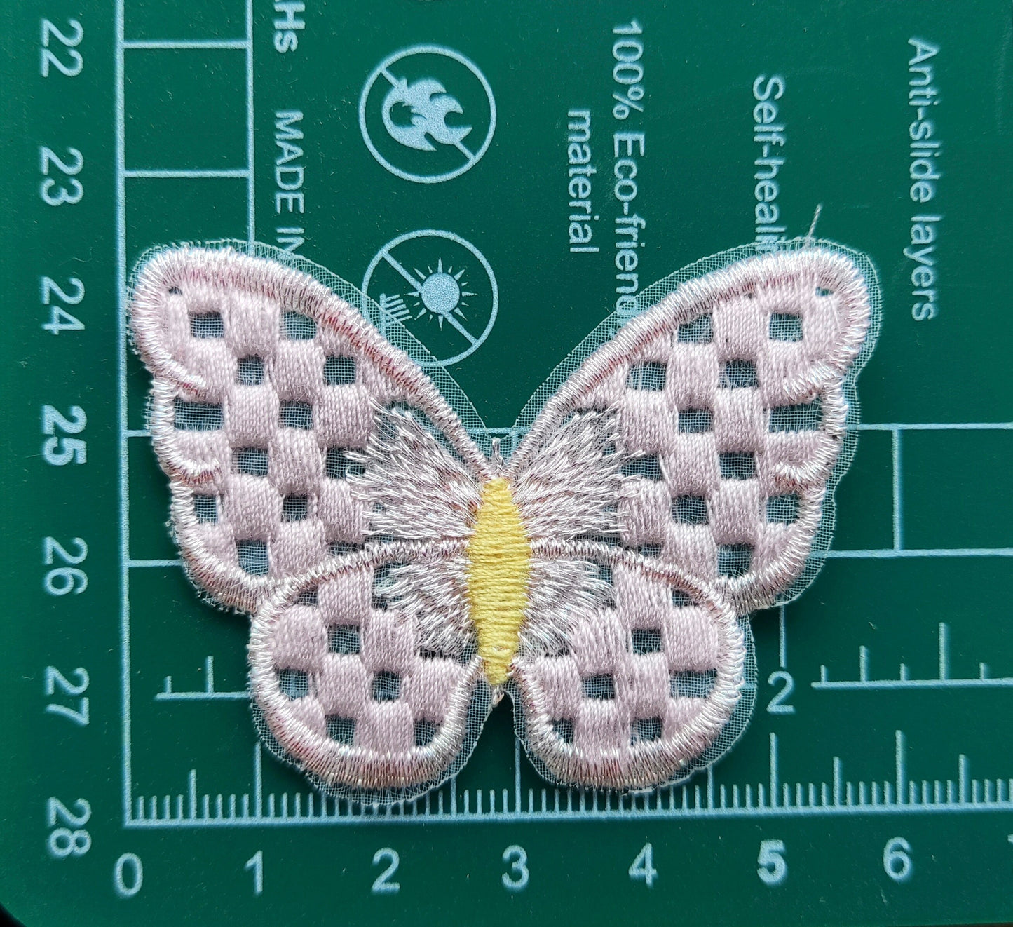 1pc Checked Design Butterfly Sew on Lace Applique Embroidery -4.5cm*6cm Motif Patch