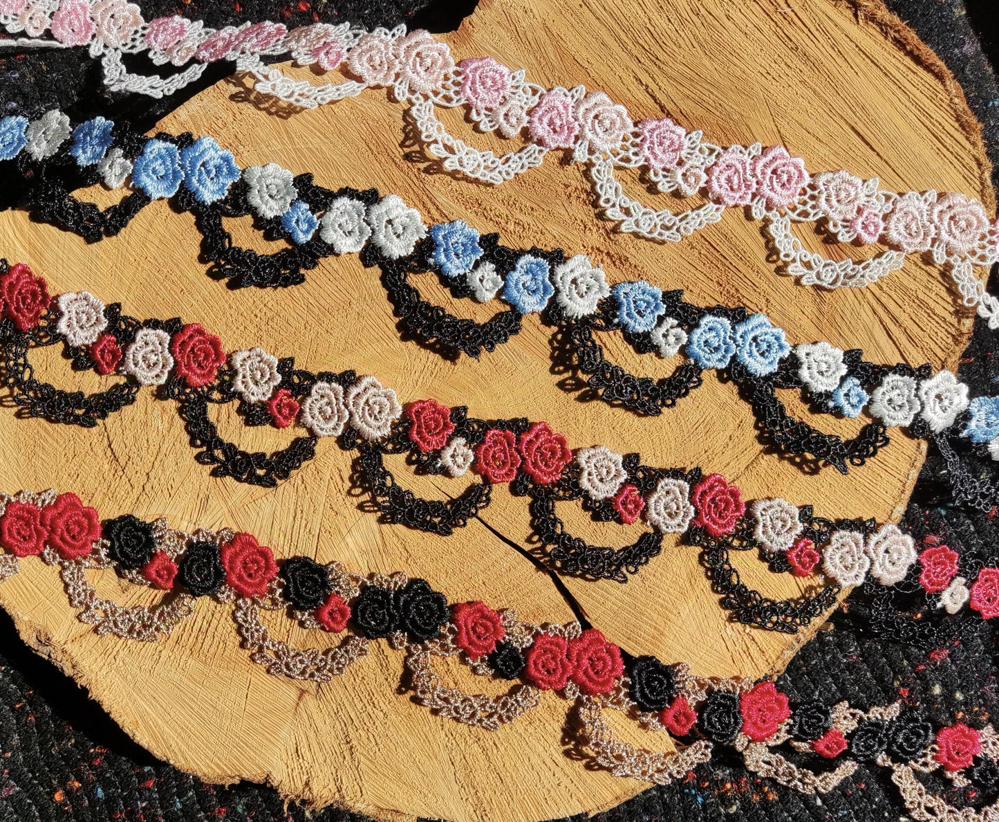 3.5cm Width Rose Flower Chain Embroidered Trim- Delicate Floral Lace Border -Per yard- For Dressmaking, Soft furnishing, Costume decoration