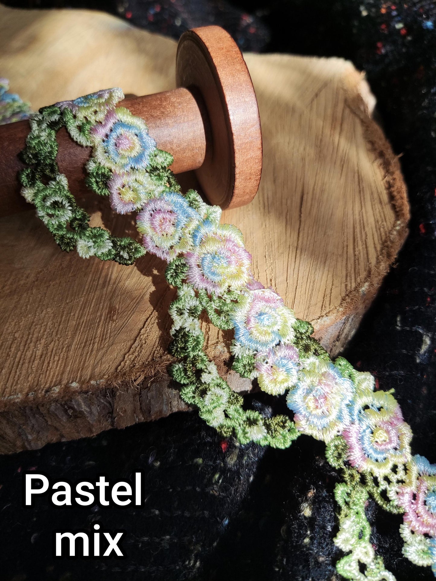 Rococo Rose Chain Floral Trim- 3.5cm width Flower Vine Embroidered Lace Border for Clothing, Costume, Dressmaking, Upholstery
