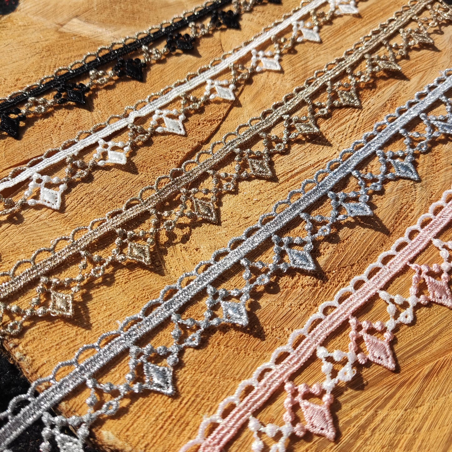 25mm width Delicate Lace Trim- Per yard- For Dressmaking, Soft Furnishing, Doll Clothes
