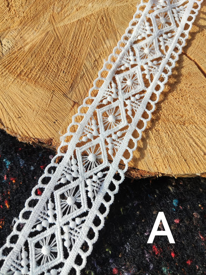 4cm Width White Lace Trim -Scallop edge Ribbon Embellishment -Per yard -Dressmaking, Costume DIY, Doll Clothes, Bridal DIY, Bohemian Decor