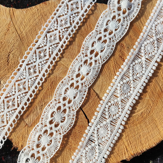 4cm Width White Lace Trim -Scallop edge Ribbon Embellishment -Per yard -Dressmaking, Costume DIY, Doll Clothes, Bridal DIY, Bohemian Decor
