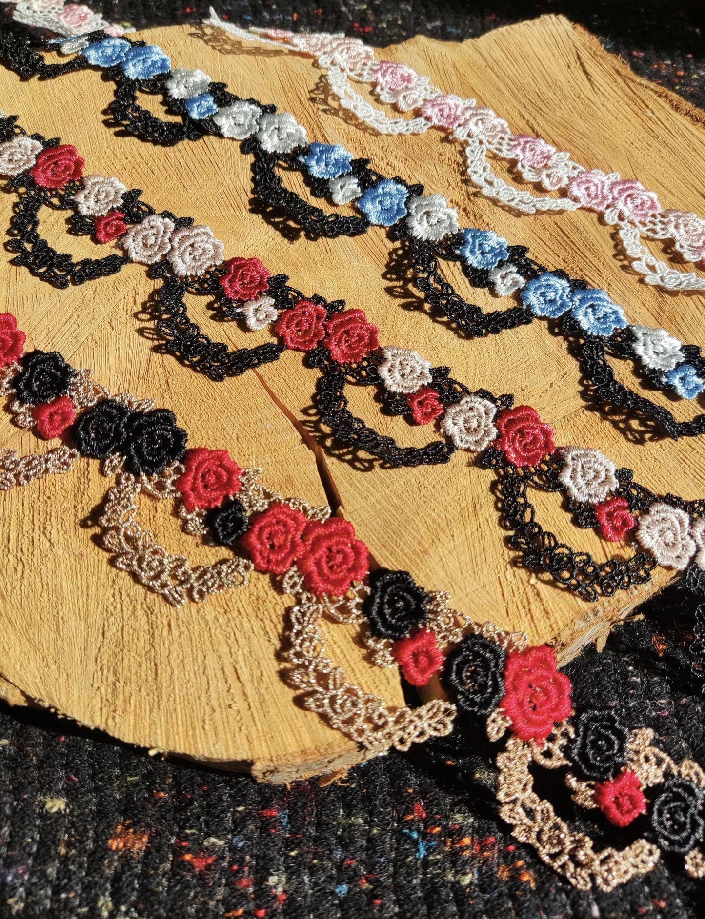 3.5cm Width Rose Flower Chain Embroidered Trim- Delicate Floral Lace Border -Per yard- For Dressmaking, Soft furnishing, Costume decoration