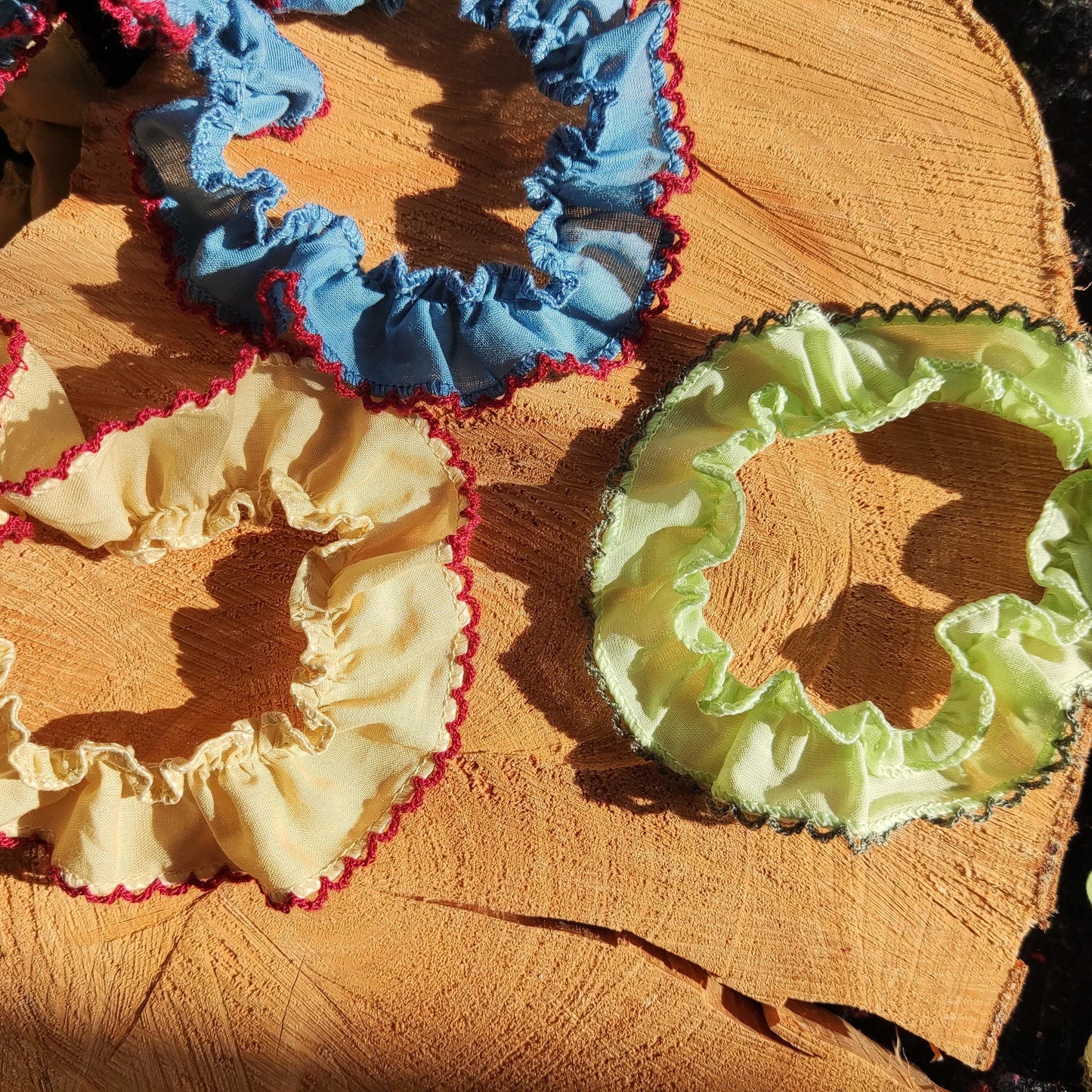 Pure Cotton Retro Colour Trim with Embroidered Contrast Scallop Edge- Per yard -2.5cm wide Ruffle Edging-Doll making, Dressmaking, Scrunchie