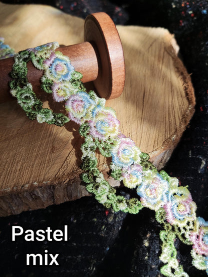 Rococo Rose Chain Floral Trim- 3.5cm width Flower Vine Embroidered Lace Border for Clothing, Costume, Dressmaking, Upholstery