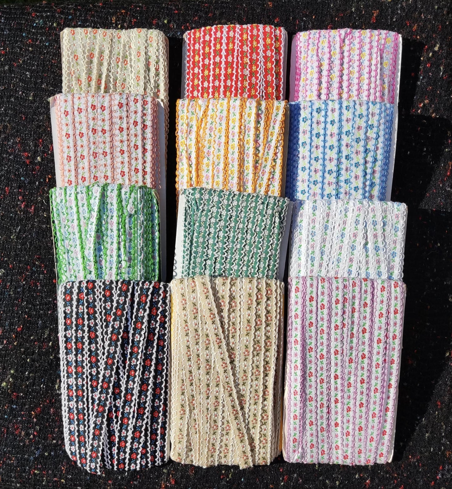 1cm Width Tiny Floral Embroidered Trim- Per yard- Narrow Mini Flower Ribbon with Scallop edge- For Sewing, Doll making