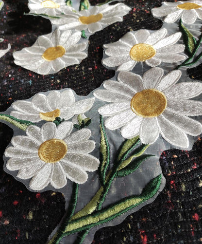 1 pair- Small White Daisy Embroidered Sew on Applique/Motif- Sew on Patch DIY