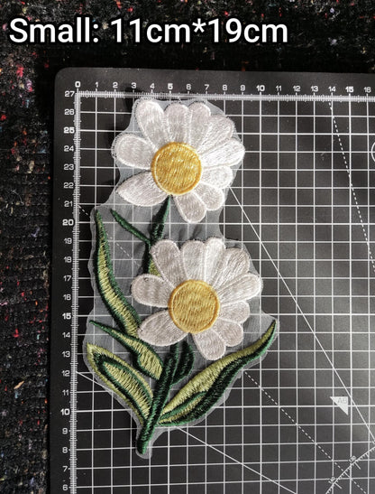 1 pair- Small White Daisy Embroidered Sew on Applique/Motif- Sew on Patch DIY