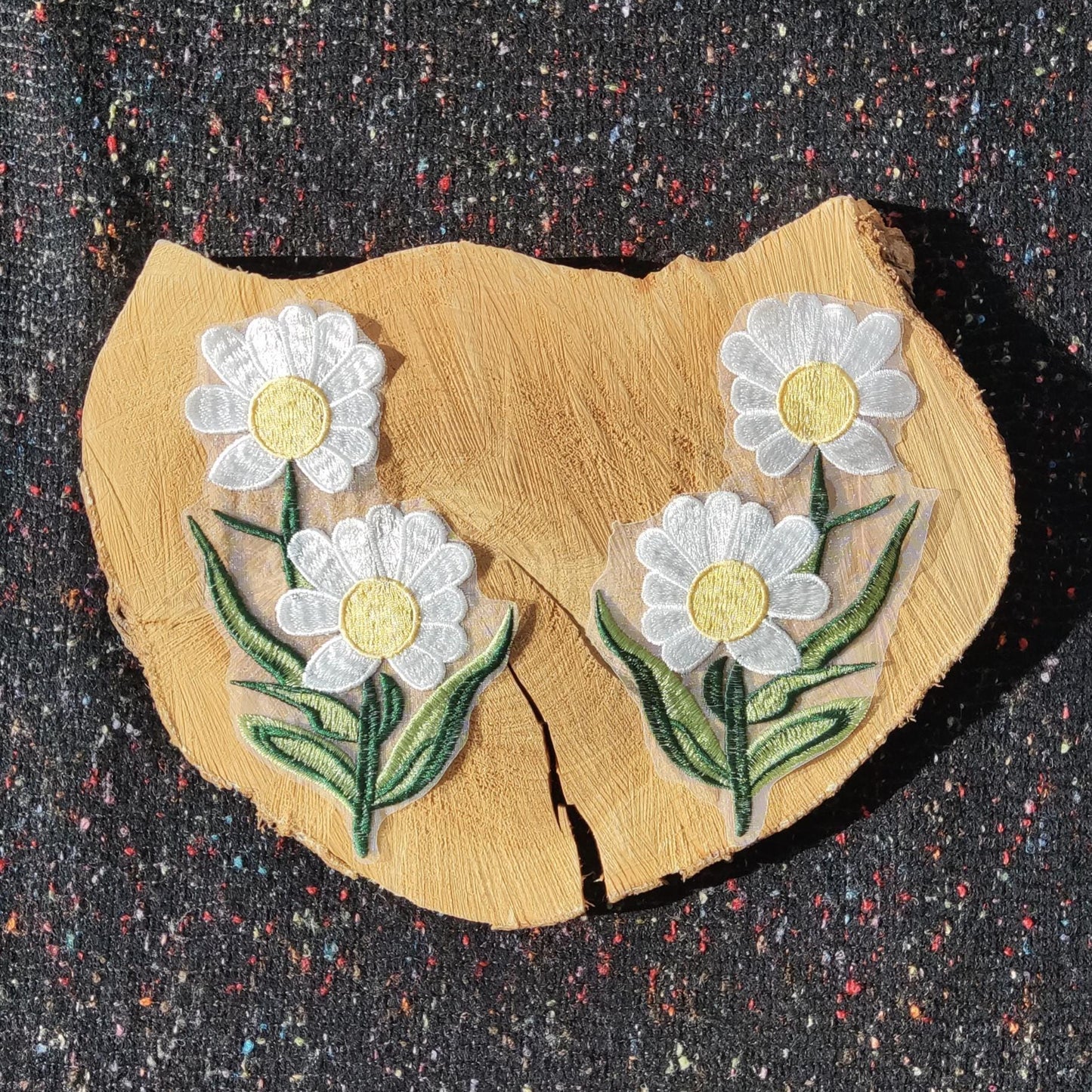 1 pair- Small White Daisy Embroidered Sew on Applique/Motif- Sew on Patch DIY