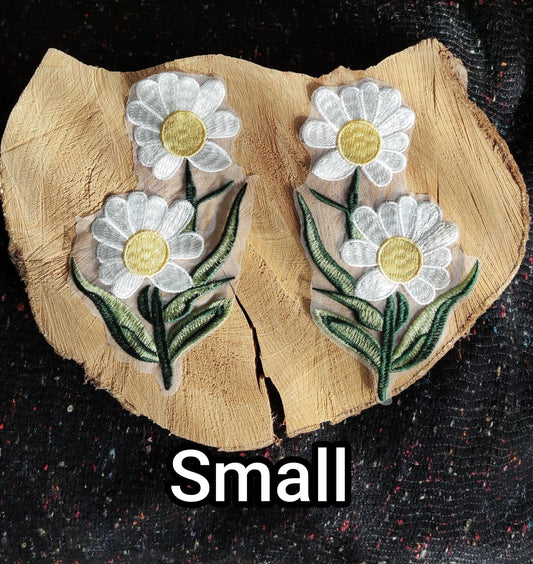 1 pair- Small White Daisy Embroidered Sew on Applique/Motif- Sew on Patch DIY
