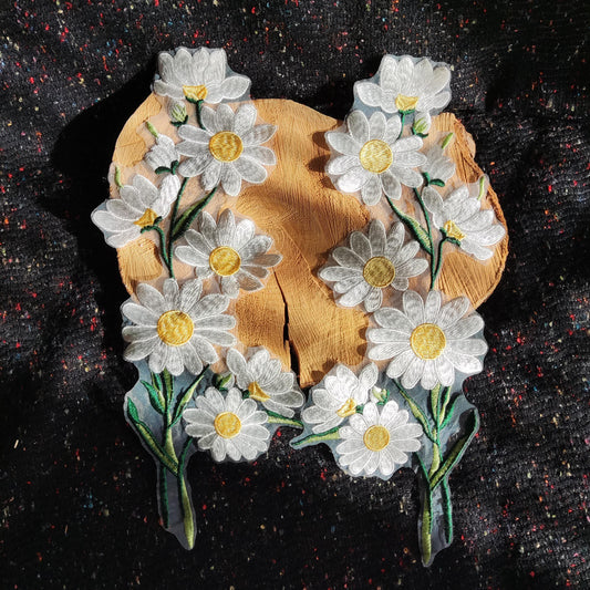 Large Embroidered White Daisy Sew on Applique Motif- 1 Pair - Sew on White Flower Patch