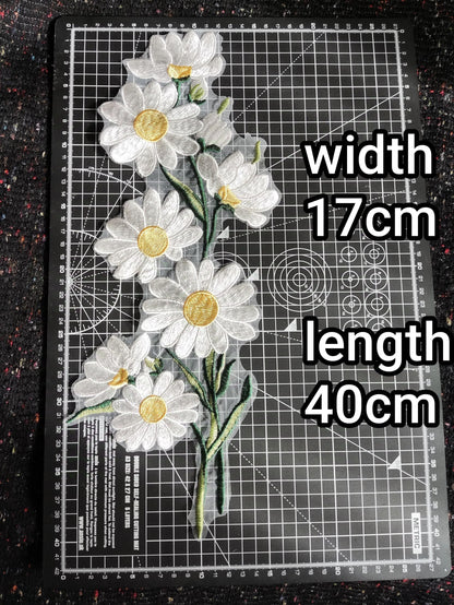 Large Embroidered White Daisy Sew on Applique Motif- 1 Pair - Sew on White Flower Patch