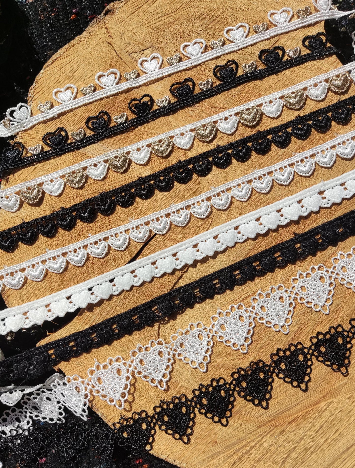 Love Heart Design Lace trim/Fine Ribbon Embellishment -1 yard- White/Black -DIY Sewing/Doll Making/Scrapbooking/Wedding Bridal