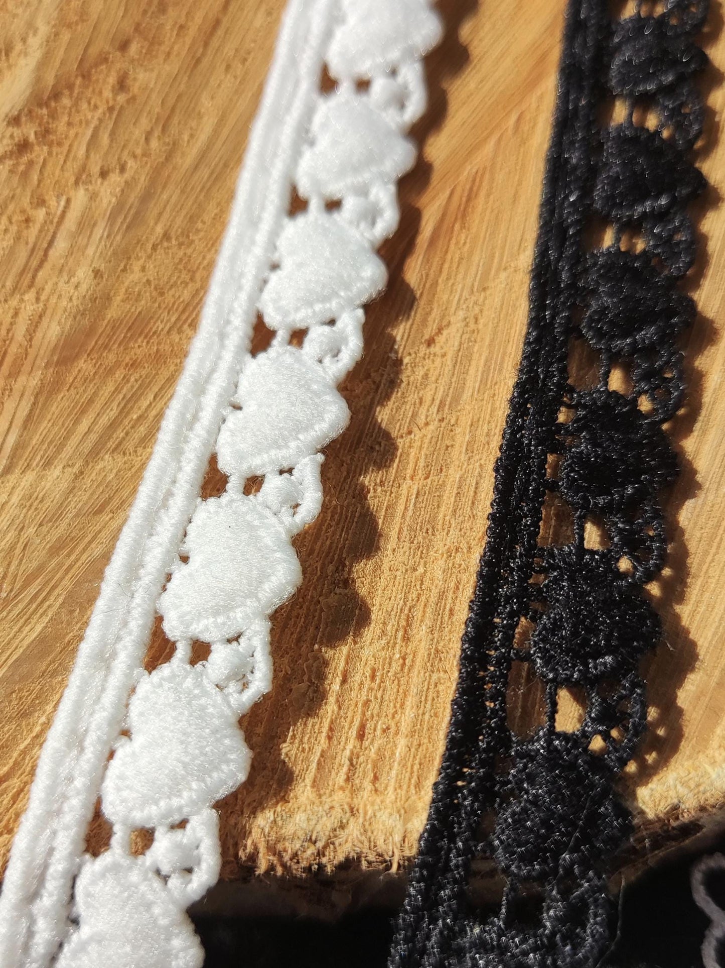 Love Heart Design Lace trim/Fine Ribbon Embellishment -1 yard- White/Black -DIY Sewing/Doll Making/Scrapbooking/Wedding Bridal