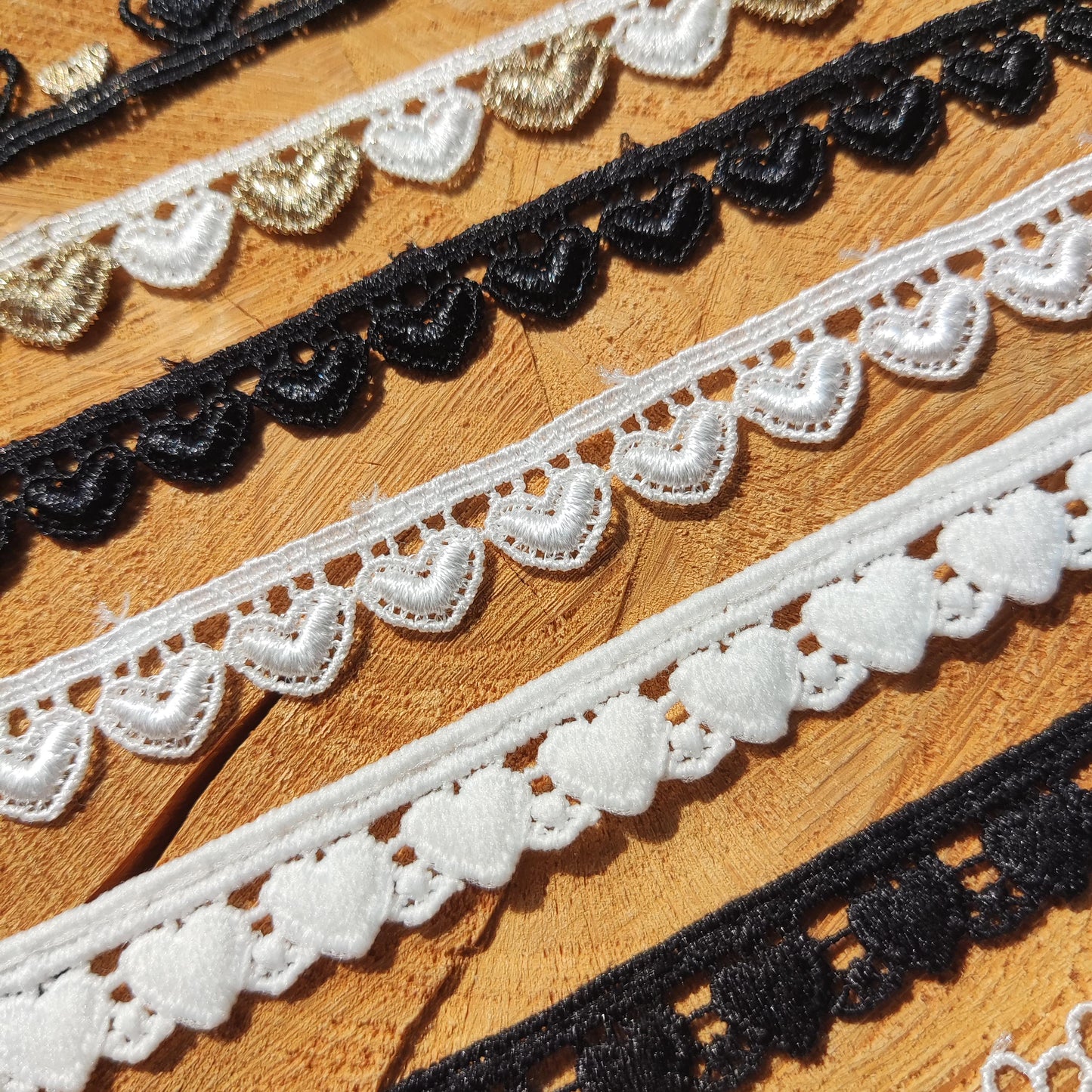 Love Heart Design Lace trim/Fine Ribbon Embellishment -1 yard- White/Black -DIY Sewing/Doll Making/Scrapbooking/Wedding Bridal