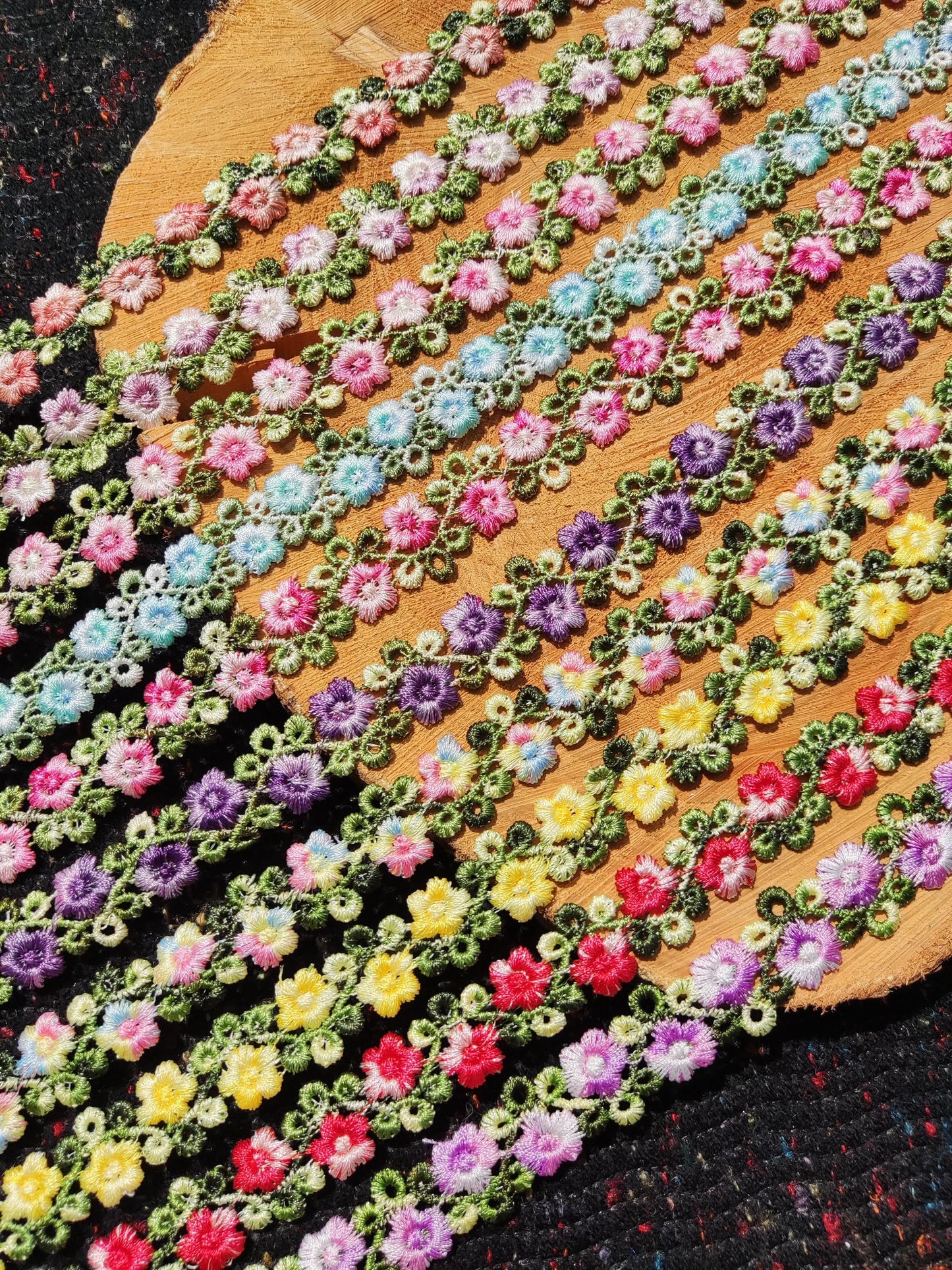 Flower Vine Embroidered Rococo Floral Trim- Per yard- 2cm wide Lace Border for Dressmaking, Home Decor DIY, Doll Clothes, Necklace making